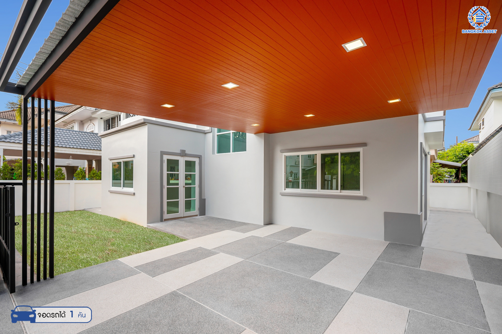 บ้านมือสองตกแต่งใหม่ ม.เพชรวัฒนะ เลียบคลองประปา บ้านเดี่ยว เนื้อที่ 50 ตร.ว. ฟังก์ชันพร้อม 3 ห้องนอน 3 ห้องน้ำ 1 ห้องอเนกประสงค์ จอดรถได้ 1 คัน ภายในตกแต่งดีไซน์ทันสมัย บนทำเลที่เชื่อมต่อถนนแจ้งวัฒนะ, ถนนศรีสมาน, ถนนสรงประภา  เดินทางสะดวก ใกล้ทางด่วน "บางประอิน-ปากเกร็ด" ใกล้รถไฟฟ้าสายสีชมพู "สถานีศรีรัช"